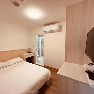 Deluxe Double Suite Kitchenette